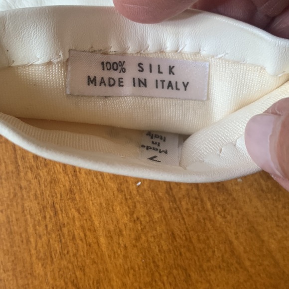 Gloves, women’s, suede/leather? Lined in silk, maybe worn once - Picture 3 of 9